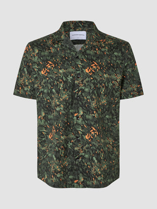 Bowling-shirt med korte ærmer, »Forest Night«, med mørkegrønt og orange bladmønster og en bowlingkrave.