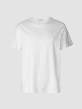 En Supima T-shirt i Box Fit-pasform i farven Legacy White fra Shaping New Tomorrow.
