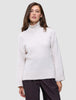 En kvinde iført en Women’s Chunky Soft Wool Knit Turtleneck Sugar Melange-trøje med høj hals i grovstrik.