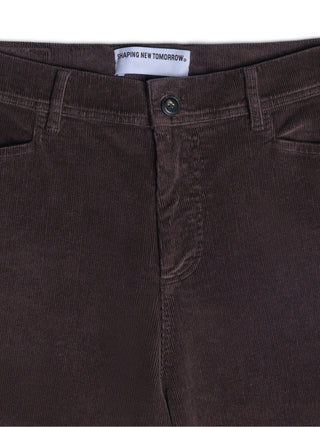 Corduroy Relaxed i Deep Espresso, detalje af bukselinning og knap.