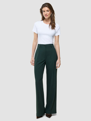 Ease Pants Wide i Evergreen, helfigur fra foran.