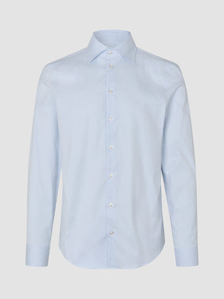 Elevated Shirt Slim Classic Blue Striped – langærmet skjorte med knapper i lyseblå og hvide lodrette striber.