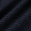 Nærbillede af Motion Suit-bukser i Regular-pasform i farven Midnight Blue, fremstillet af marineblåt 360°-stretchstof med et fint, struktureret væv.