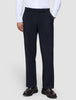 Motion Suit-bukser i afslappet pasform i midnatsblå med 360°-stretch, kombineret med en hvid skjorte og mørke loafers.