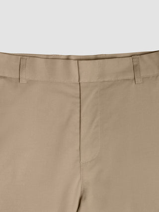 Nærbillede af linningen og gylpen på Refine Cotton Pants Relaxed Fit Sand.