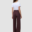 En kvinde set bagfra, iført en hvid T-shirt og et par Women Serene Pants Wide Berry Pinstripe.