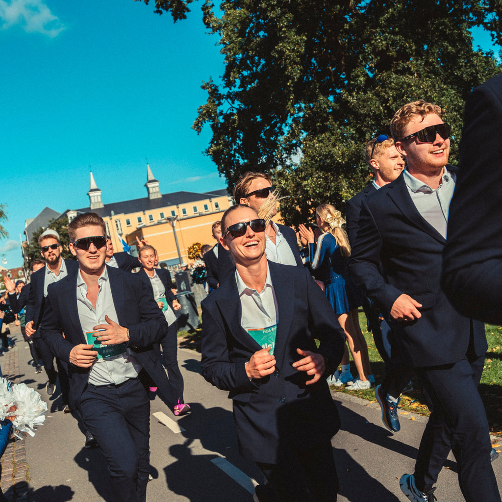 Jakkesæt, løbesko og teamspirit: 31 Shapers, 21 km