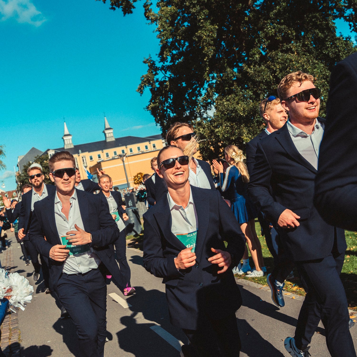 Jakkesæt, løbesko og teamspirit: 31 Shapers, 21 km