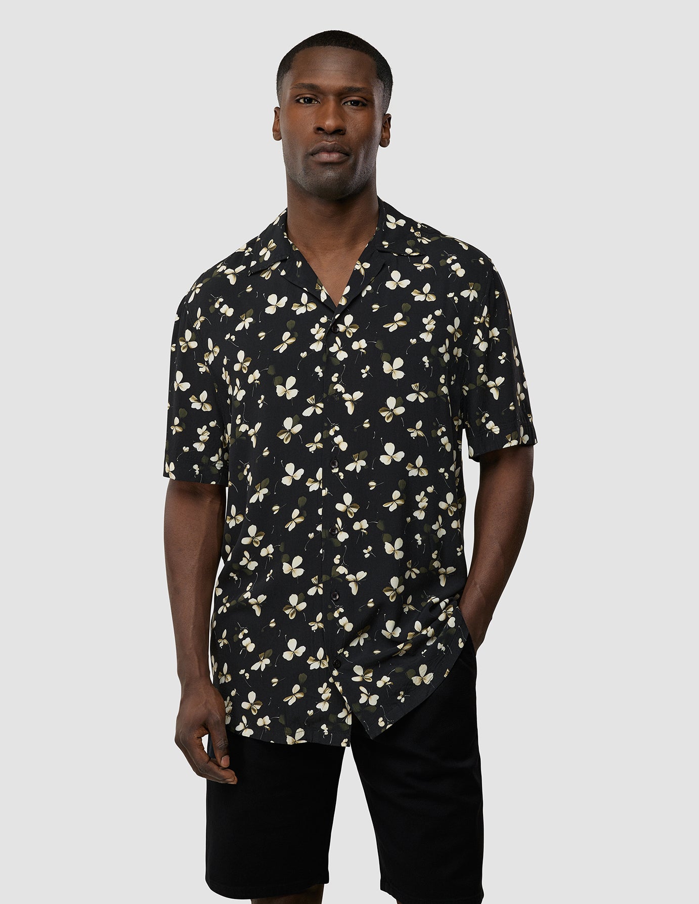 Breeze Bowling Short Sleeve Shirt Black Flowers