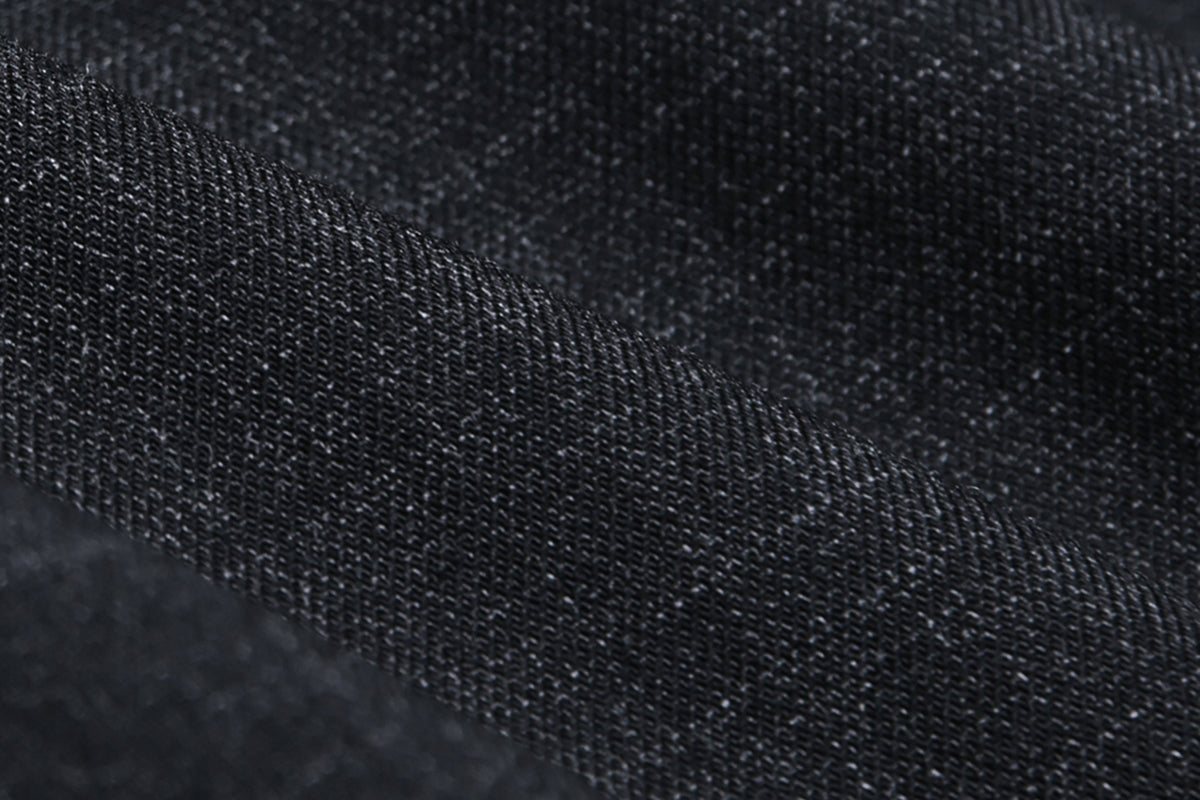 Nara Pants i sort, detalje af stofstruktur.