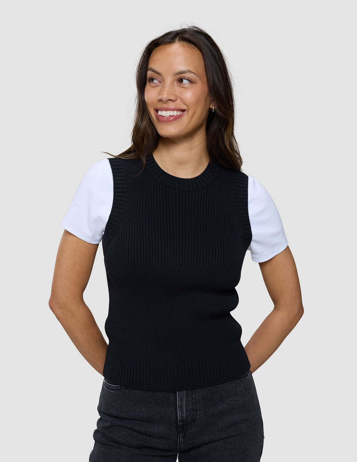 Chest Vest Rib Fine Knit Rib Vest Black | SHAPING NEW TOMORROW