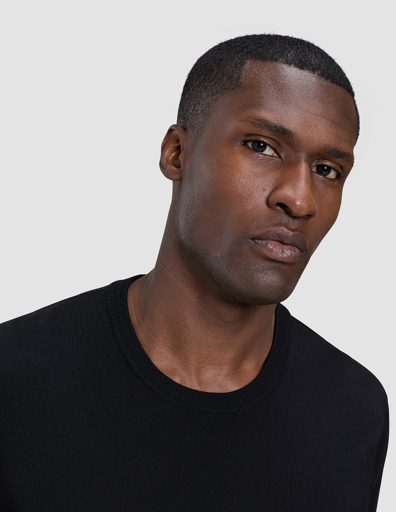 Seamless Premium Merino Knit Crewneck Black