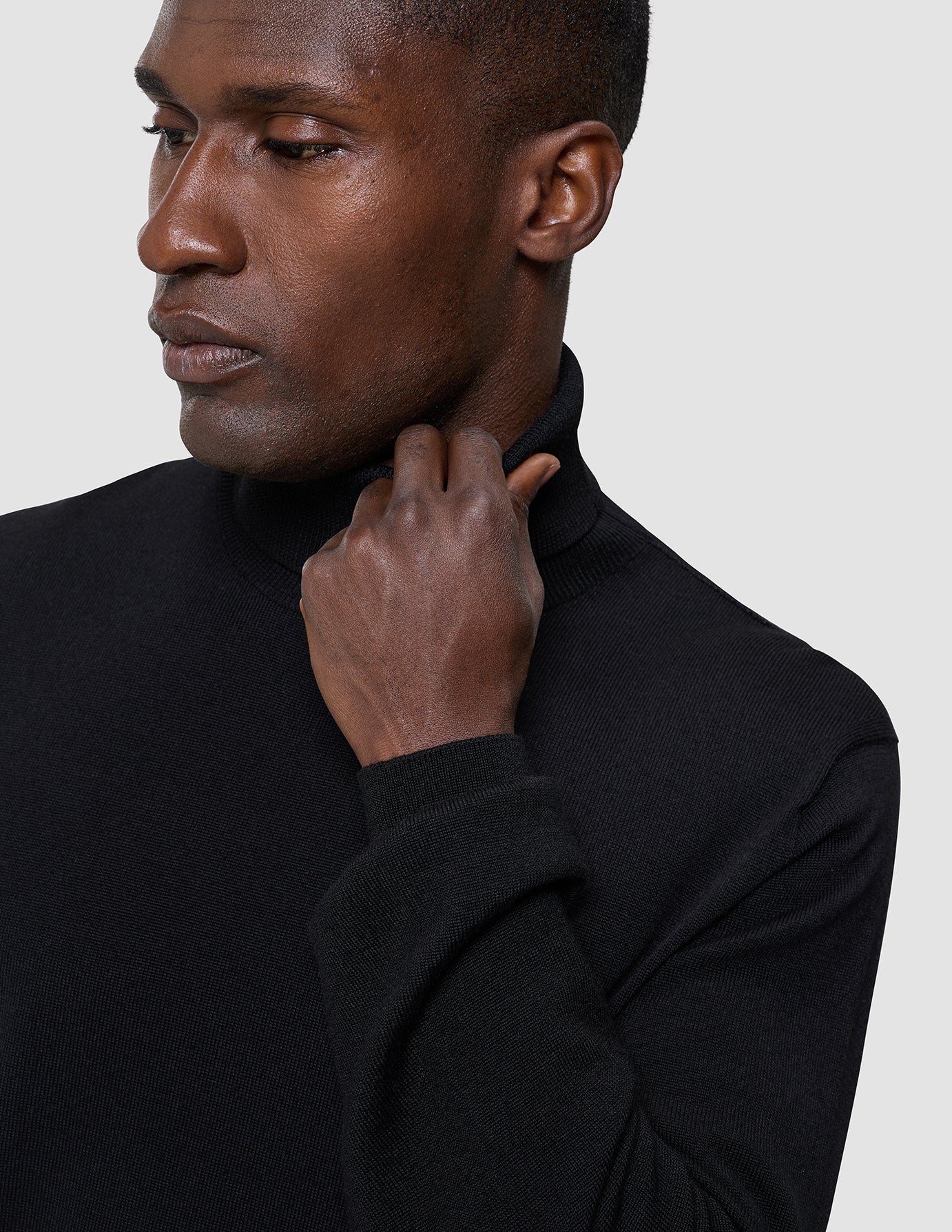 Seamless Premium Merino Knit Turtleneck Black