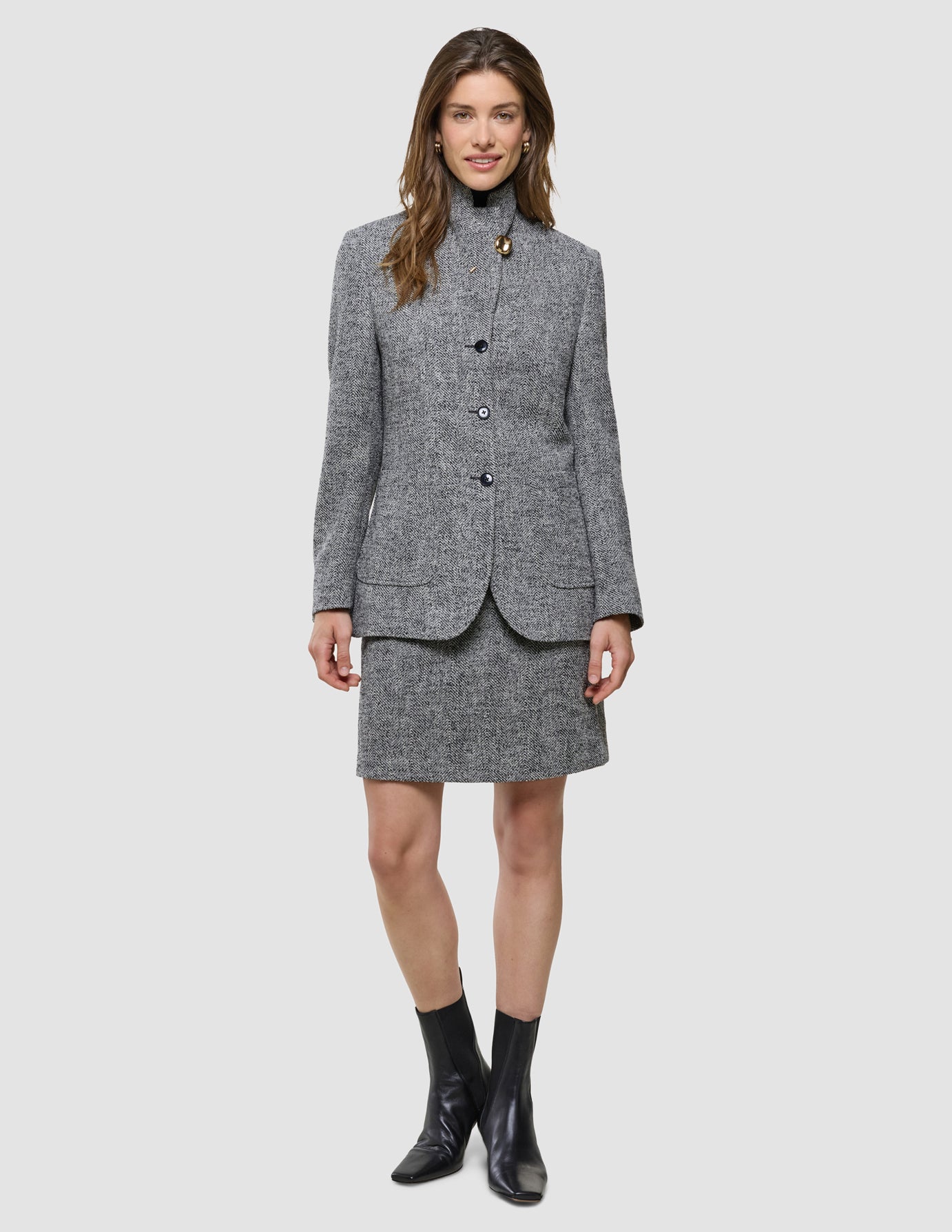 Ashryn Short Skirt i Domino Herringbone, helfigur.