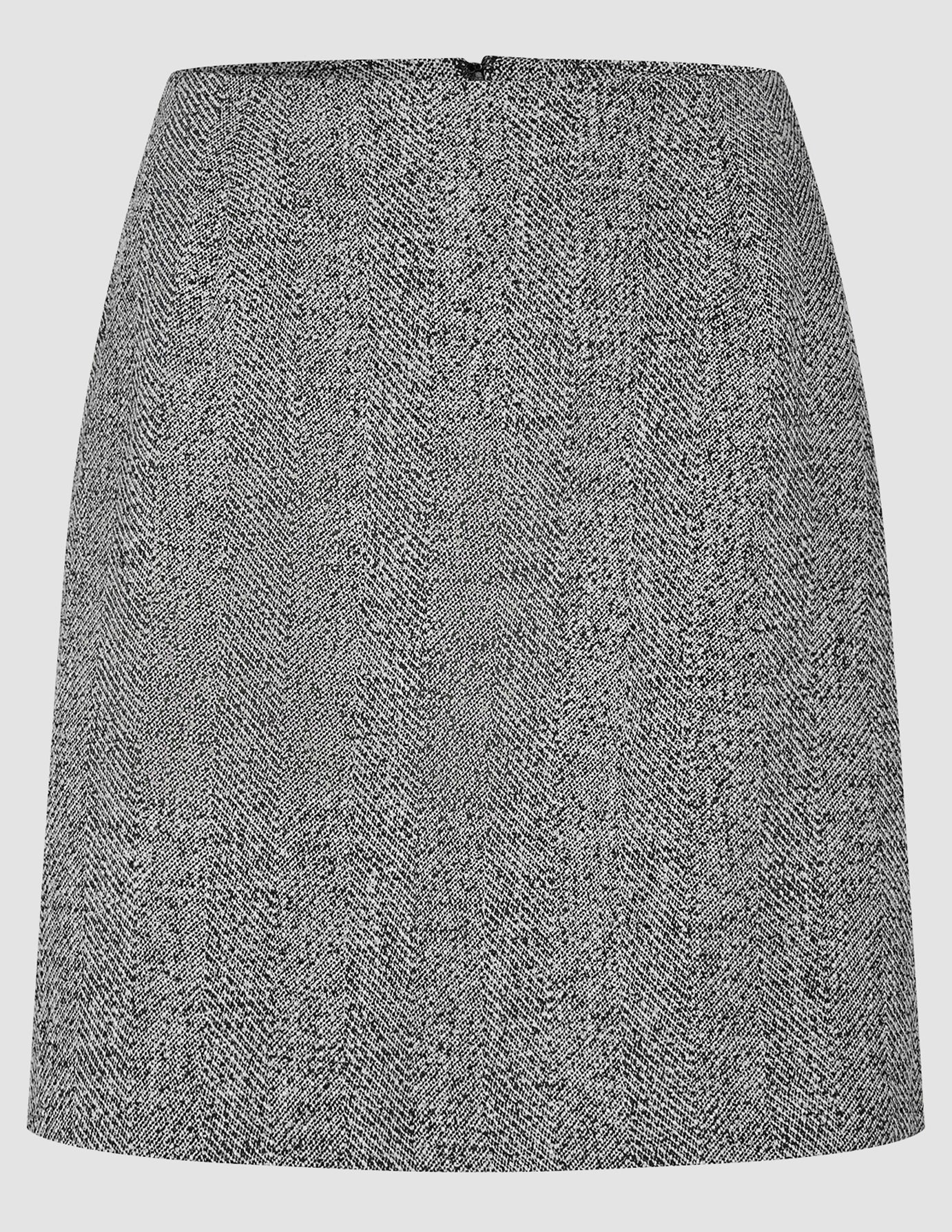 Ashryn Short Skirt i Domino Herringbone, halvfigur forfra.