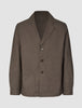 Atelier Overshirt – mørkebeg, langærmet blazer med udskåret krave, tre knapper og to påsatte lommer foran.