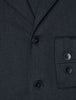 Atelier Overshirt Dark Navy: en overshirt med struktur, udskåret krave, knaplukning foran og manchetter med to knapper.