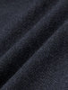 Nærbillede af Atelier Pants Relaxed Dark Navy i brudt twill, der fremhæver folderne og det afslappede snit.