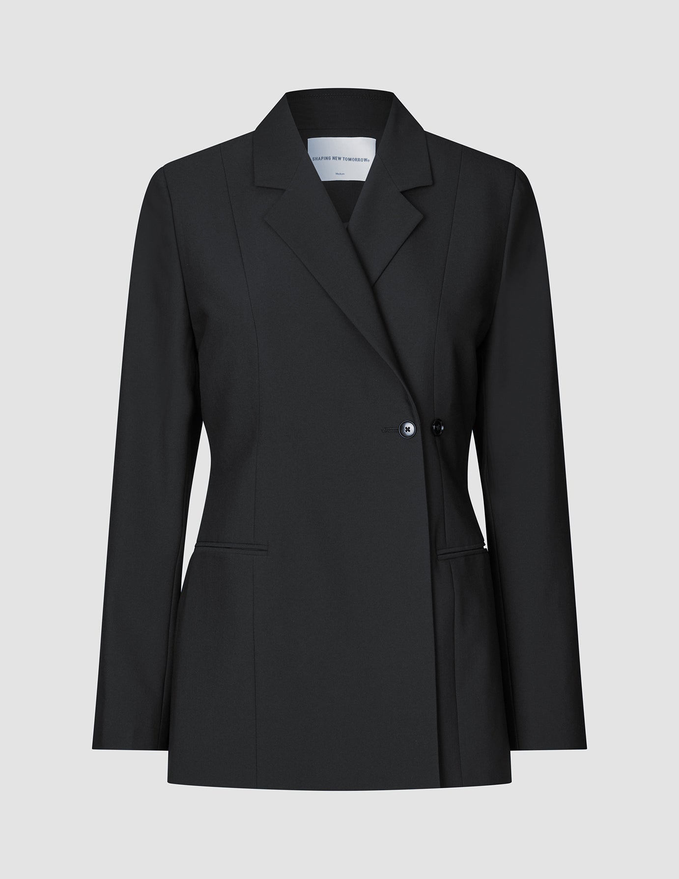 Avira-blazer til kvinder i sort med en enkelt knap og et hakket revers.