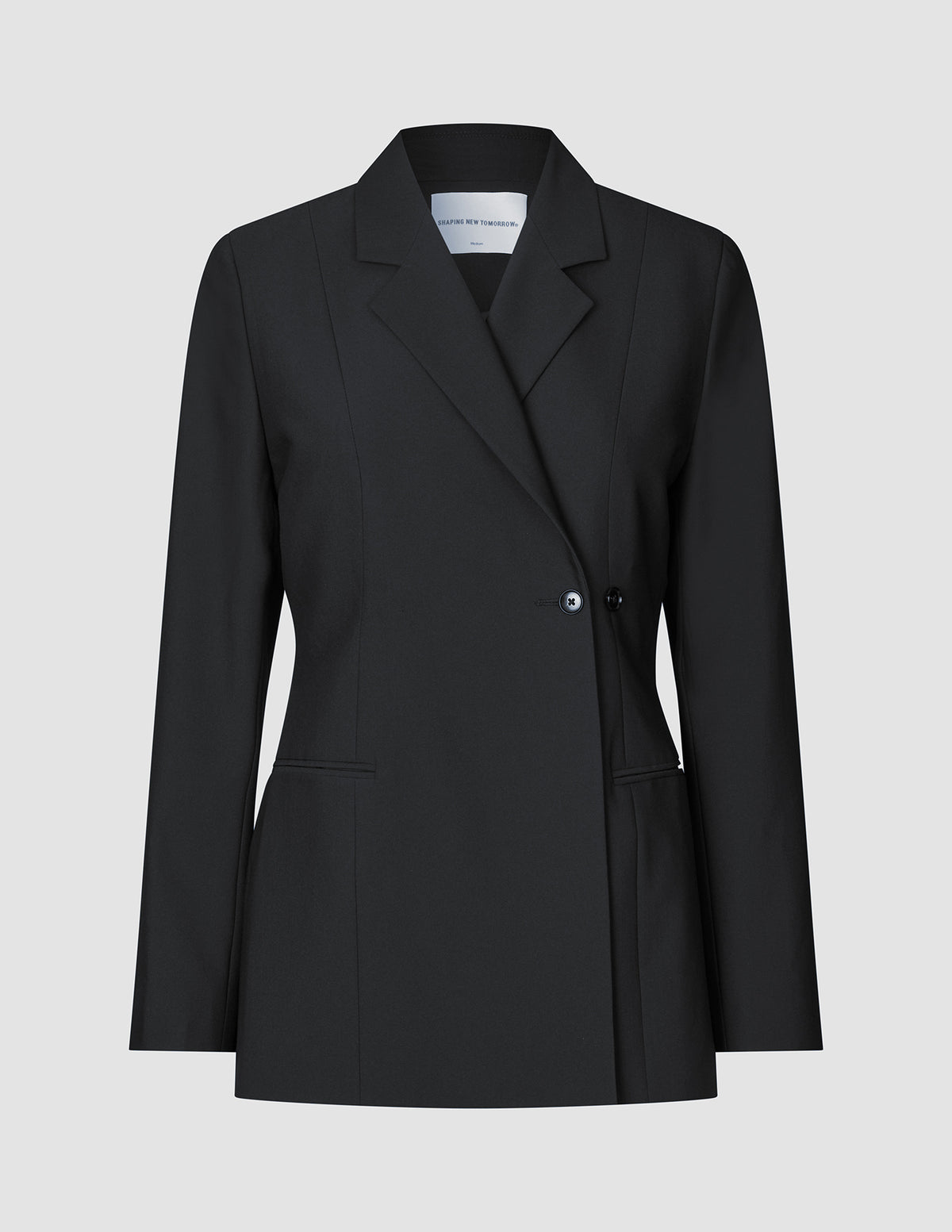 Avira-blazer til kvinder i sort med en enkelt knap og et hakket revers.