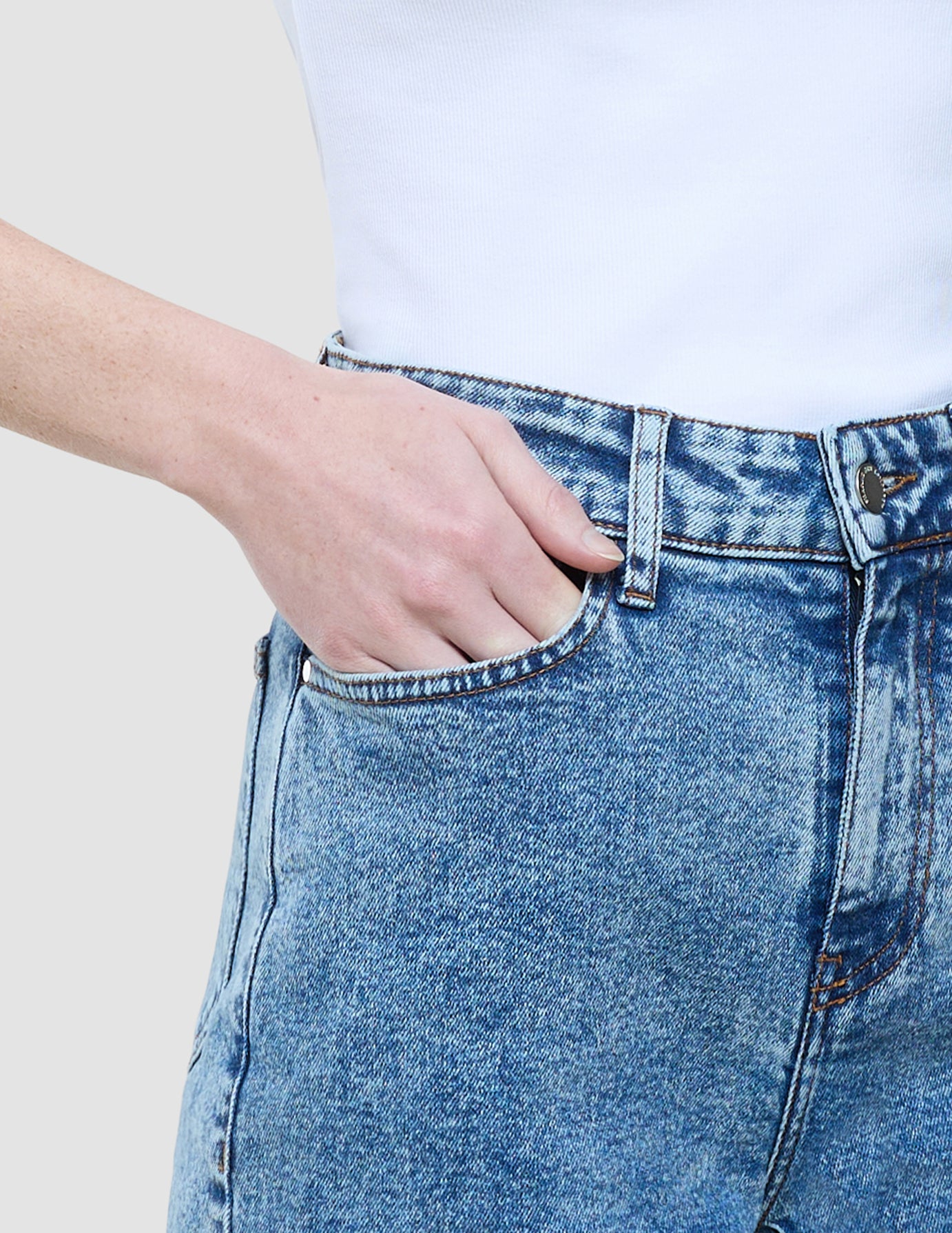 Women Classic Denim Shorts Snow Blue Wash