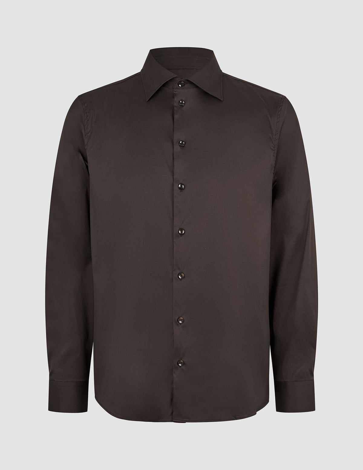 Elevated-skjorte, Regular, mørkebrun – en langærmet skjorte i Pima-bomuld med knapper ned ad fronten, krave og dansk design.