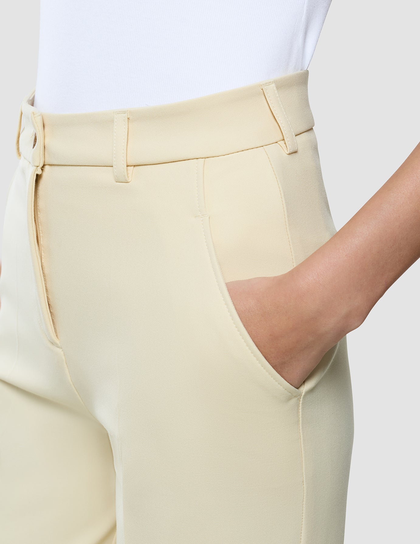 Women Essential Pants Tapered Misty Yellow