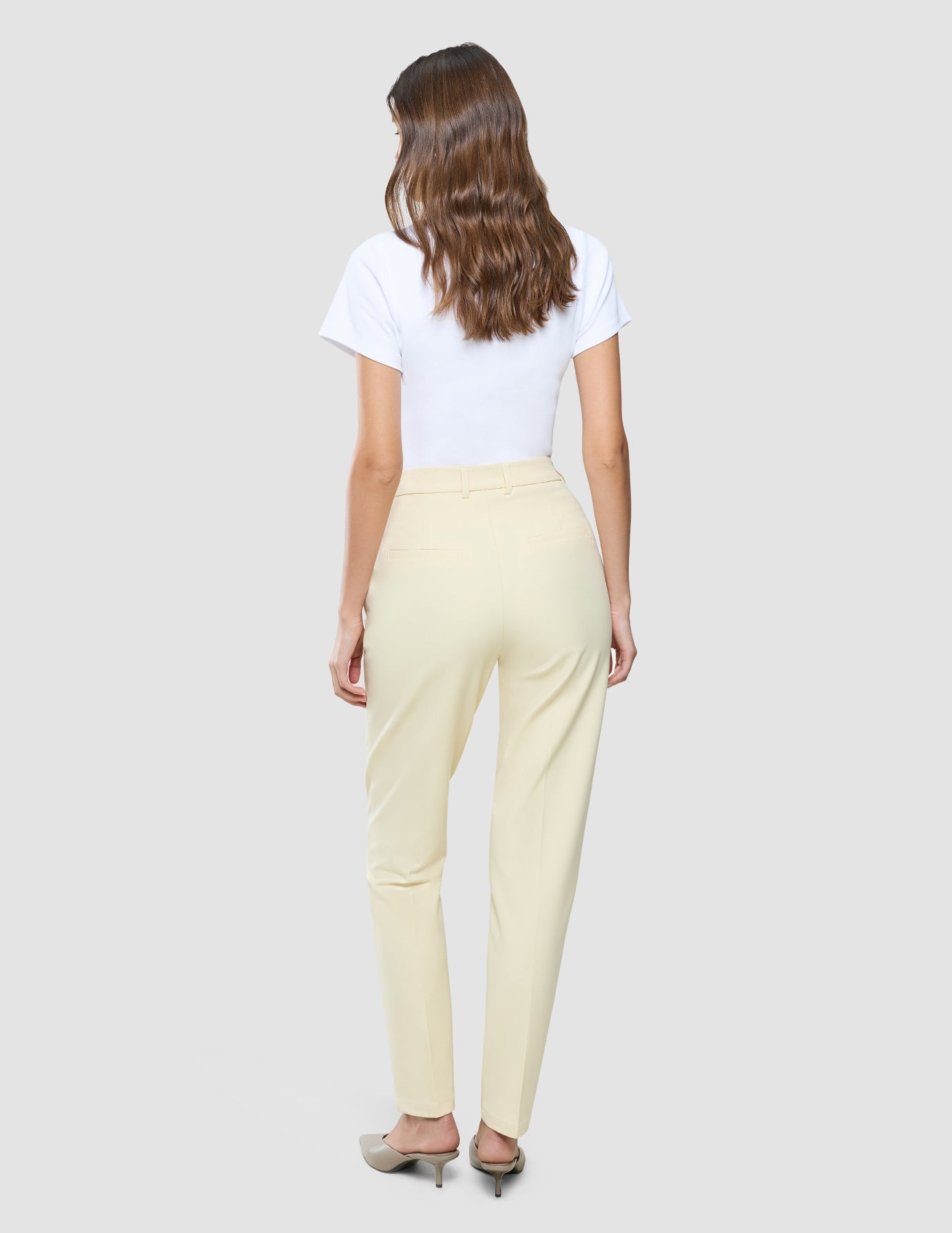 Women Essential Pants Tapered Misty Yellow