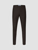 Motion Suit Pants Slim Cognac i mørkebrun, slim-fit bukser med 360°-stretch, knaplukning og dansk design.