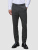 Motion Suit-bukser i Slim-pasform i farven Pepper Grey i mørkegrå med 360°-stretch, kombineret med en hvid skjorte med knapper og sorte loafers.
