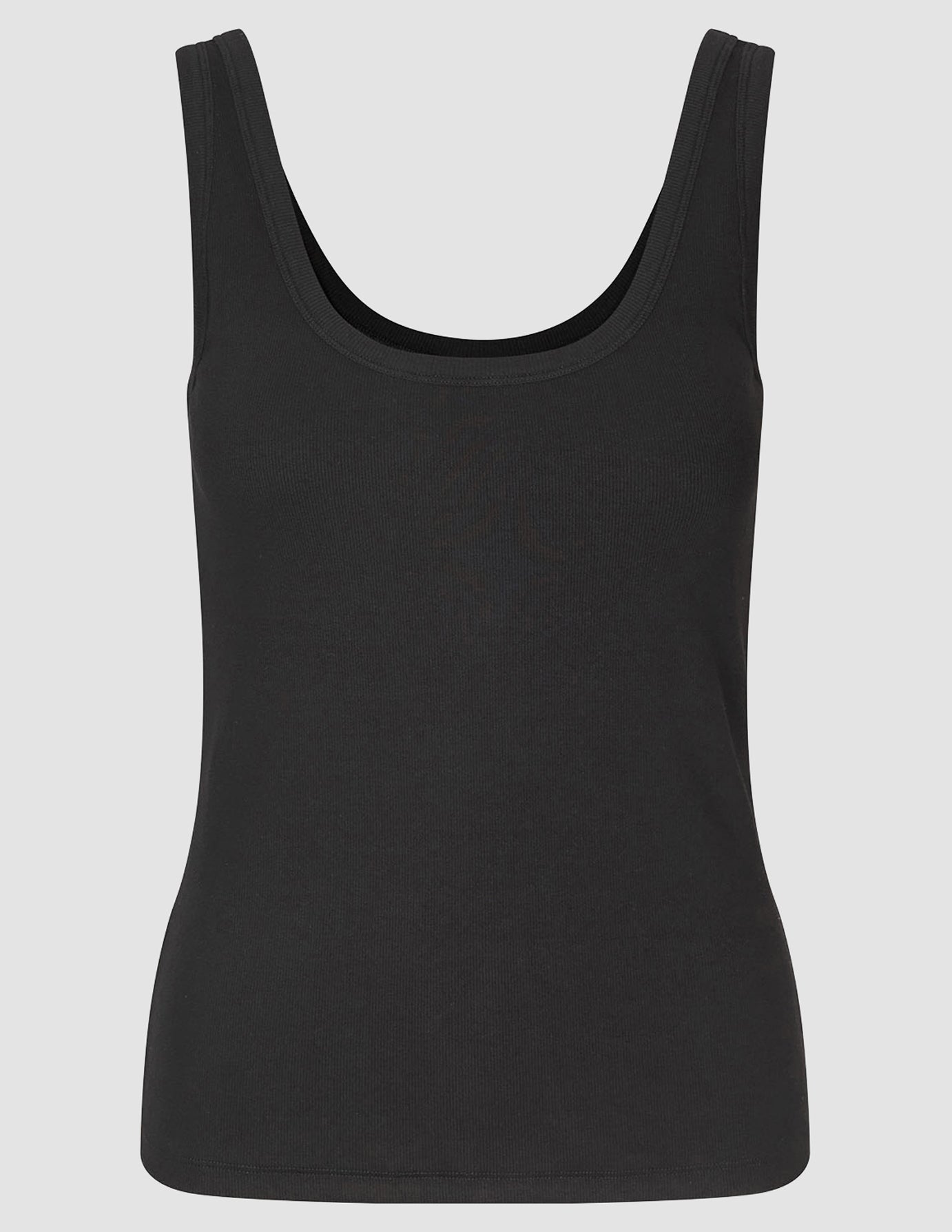Rib Top i Black, halvfigur uden model, sort ribbet top med brede axelstropper og rund halsudskæring.