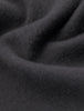 Nærbillede af et foldet tørklæde i farven Charcoal Grey i dansk design.