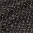 Nærbillede af Timeless Wool Blazer Slim Dark Brown Check, der viser en mørkebrun uldblanding med et diskret ternet mønster.