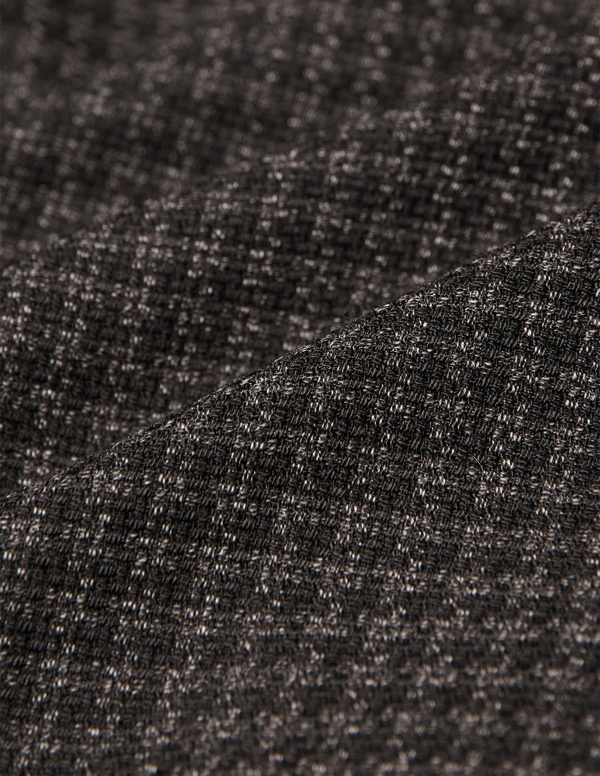 Nærbillede af Timeless Wool Blazer Slim Dark Brown Check, der viser en mørkebrun uldblanding med et diskret ternet mønster.