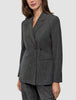 En kvinde iført en Women Nara Blazer Fitted Black Check, en sort-hvid ternet blazer med dobbeltknapning.