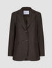 Women Serene Blazer Regular Walnut Herringbone i brun uld med tynde striber, to knapper foran og lommer med klap.