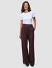 En kvinde iført en hvid T-shirt og et par Women Serene Pants Wide Berry Pinstripe, som er mørkebærfarvede bukser med brede ben.