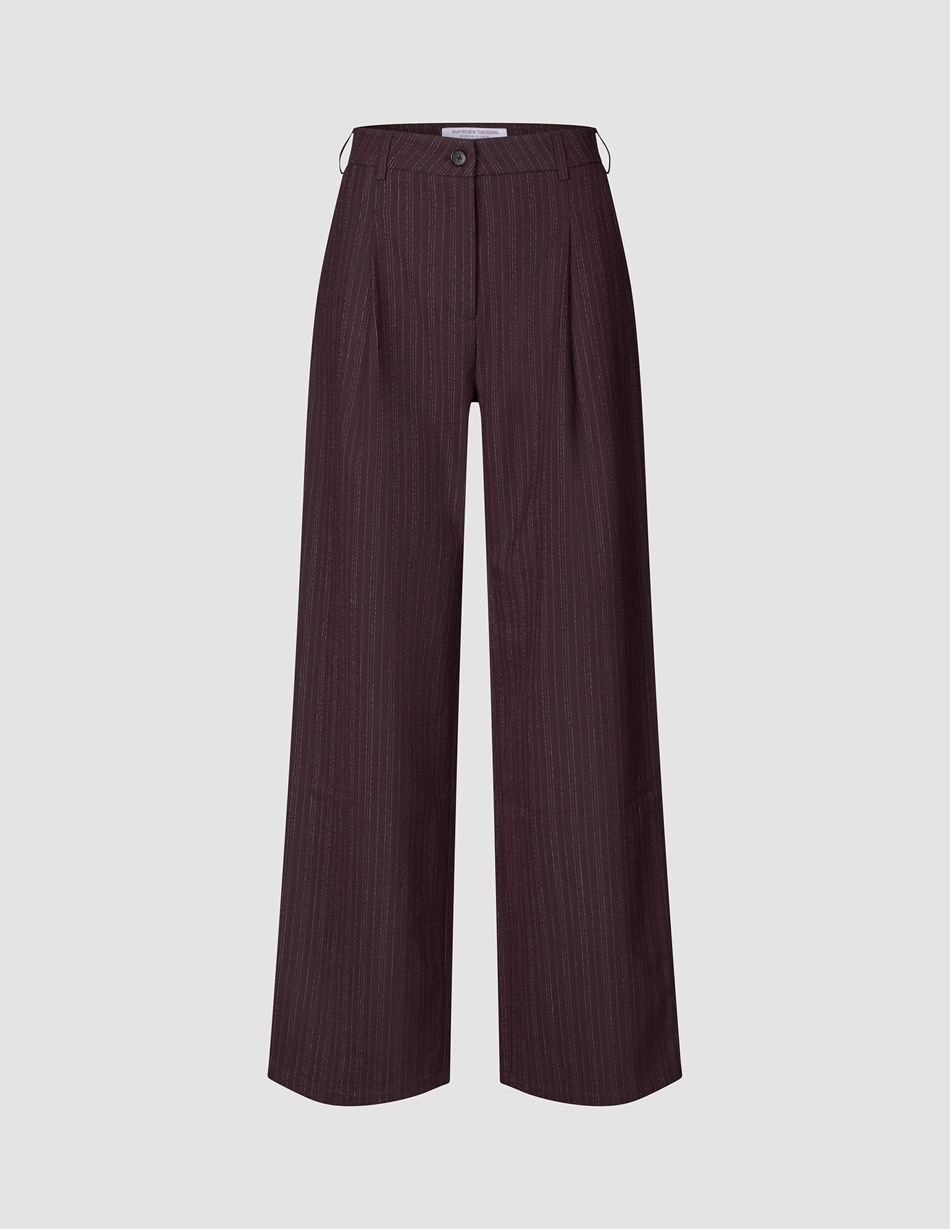 Women Serene-bukser, Wide Berry Pinstripe, i mørk lilla med lodrette nålestriber og knaplukning.